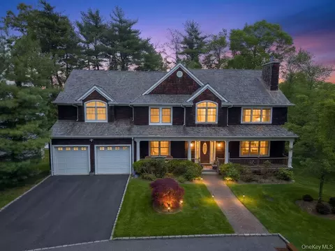 899 Harbor View Rd, Oyster Bay, NY 11771