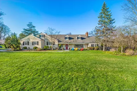 100 Elderfields Rd, North Hempstead, NY 11030