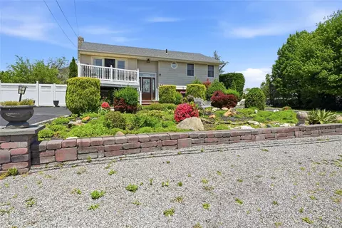 661 Shore Dr, Oakdale, NY 11769