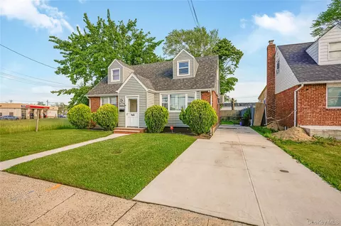 876 Oliver Ave, North Hempstead, NY 11590