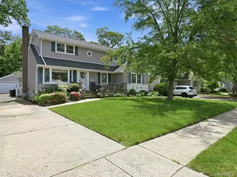955 Bruce Dr, Wantagh, NY 11793
