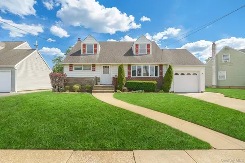 3872 Fulton Ave, Seaford, NY 11783