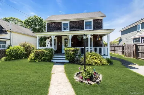 50 Rollstone Ave, West Sayville, NY 11796