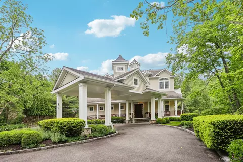 5 Mill Rd, Huntington, NY 11743
