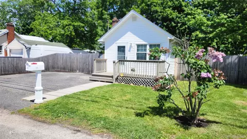 95 Pleasure Ave, Ronkonkoma, NY 11779