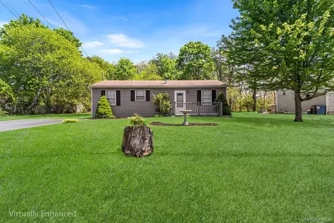 511 Bourdois Ave, Bellport, NY 11713