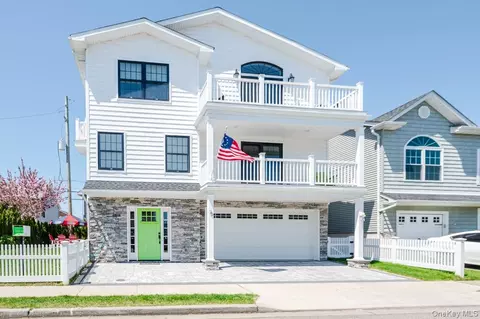 75 Curley St, Long Beach, NY 11561
