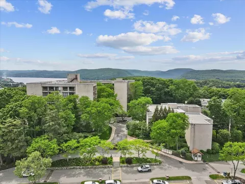 152 Overlook Ave #2C, Peekskill, NY 10566 photo 2