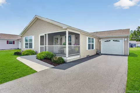 10 Orlando Dr, Arlington, NY 12603