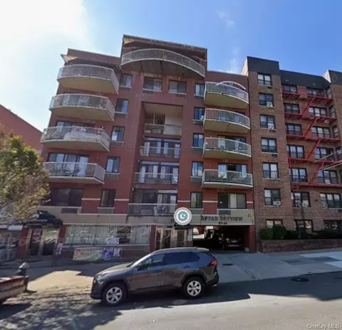 87-26 175th St #6C, New York, NY 11432