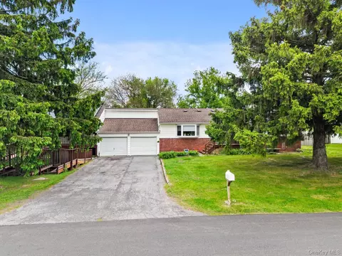 24 Walnut St, Chester, NY 10918