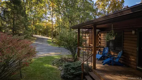 14 Meachers Attean Ln, Germantown, NY 12526