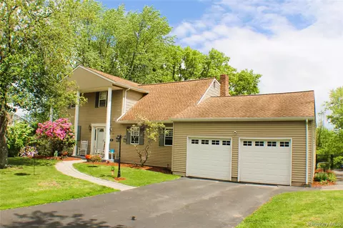 10 The Dr, Minisink, NY 10998