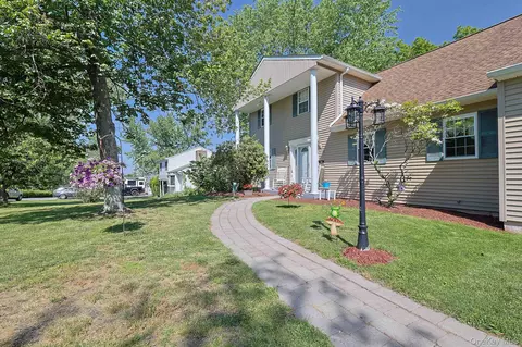10 The Dr, Minisink, NY 10998