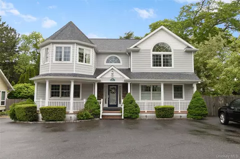 1414 Illinois Ave, Bay Shore, NY 11706