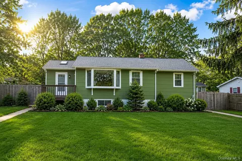 1 Windsor Rd, Monroe, NY 10950