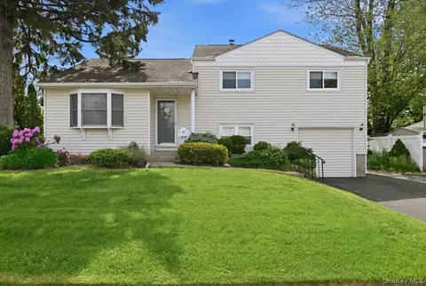 5 Hastings Rd, Massapequa, NY 11758