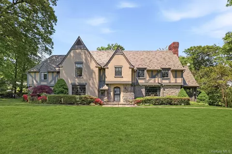14 Overhill Rd, New Rochelle, NY 10804