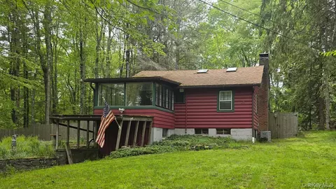 26 Ballard Rd, Mongaup Valley, NY 12762