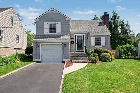 13 Lorenz Ave, New Rochelle, NY 10801