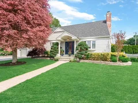 56 Columbine Ave, Merrick, NY 11566