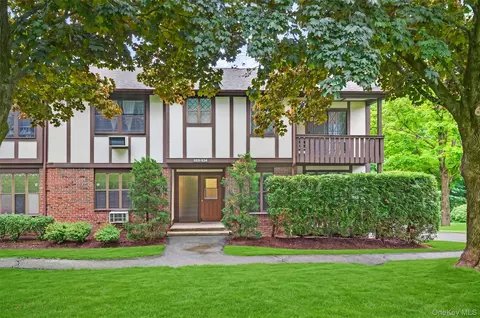 631 Sierra Vista Ln, Clarkstown, NY 10989