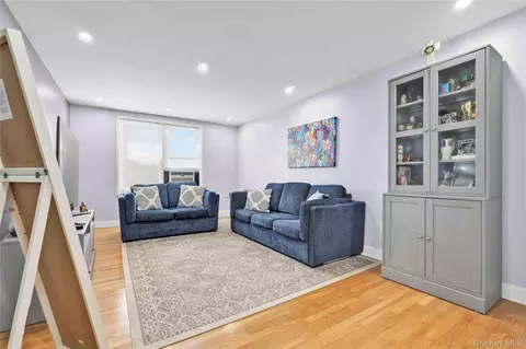 33-44 93rd #3S, Jackson Heights, NY 11372
