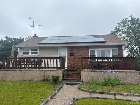 12 Avon Dr, Amityville, NY 11701
