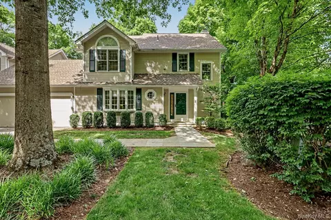 4 Annes Wood Ln, New Castle, NY 10549
