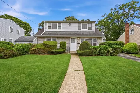 659 Diellen Ln, Elmont, NY 11003