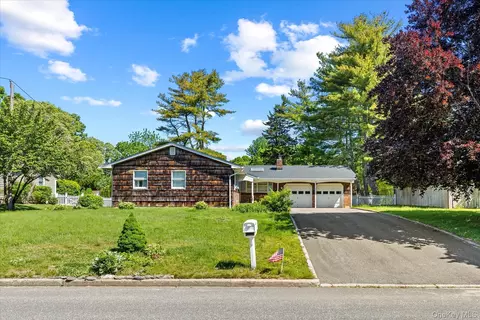 15 Quist Ln, Nesconset, NY 11767