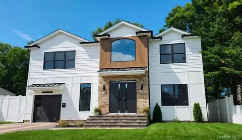 172 Choir Ln, Westbury, NY 11590