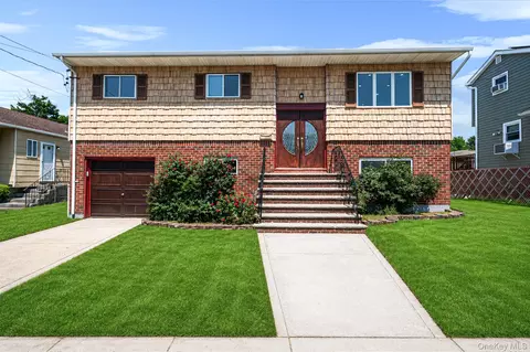 242 Roquette Ave, South Floral Park, NY 11001