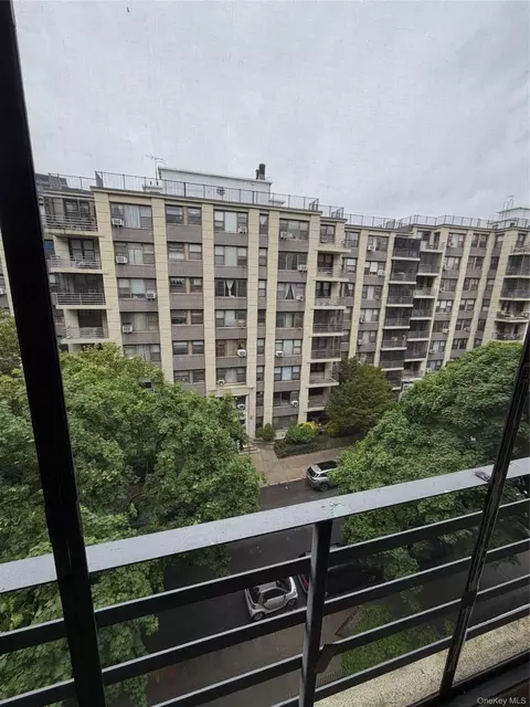 9840 64 Ave #6G, Rego Park, NY 11374