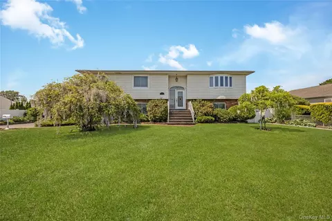 1540 7th St, West Babylon, NY 11704