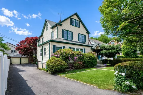 82 Clove Rd, New Rochelle, NY 10801