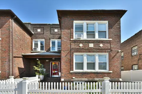 21815 100th Ave, New York, NY 11429