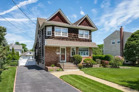 311 Locust Ave, Freeport, NY 11520