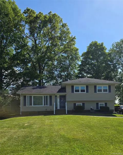 4 Saint Eve Ct, Middletown, NY 10940