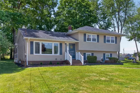 4 Saint Eve Ct, Middletown, NY 10940