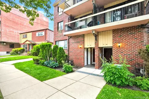 71-48 162nd St #3, Fresh Meadows, NY 11365