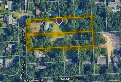 37 Winston Dr, Smithtown, NY 11787
