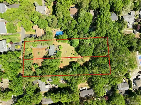 37 Winston Dr, Smithtown, NY 11787
