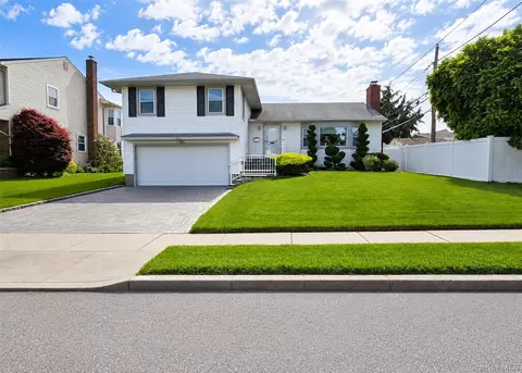 866 Abbott St, East Meadow, NY 11554