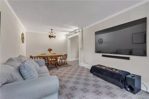 51 White Oak St #2A, New Rochelle, NY 10801