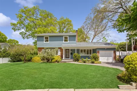 15 Locust Rd, Old Bethpage, NY 11804