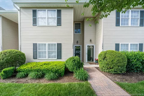 1053 Savoy Dr, Melville, NY 11747