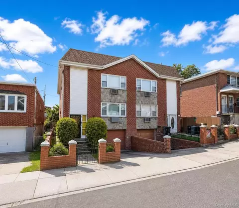 916 128th St, College Point, NY 11356