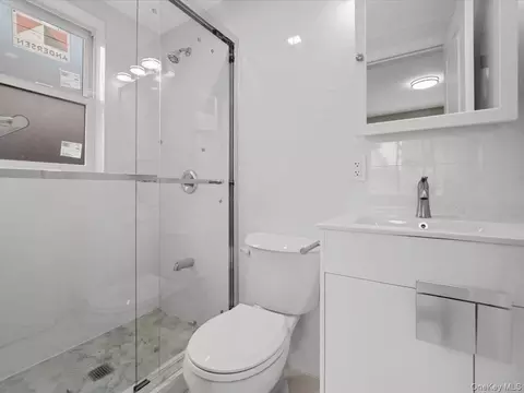 Bath - 14729 70th Ave, Flushing, NY 11367 photo 2 of 7