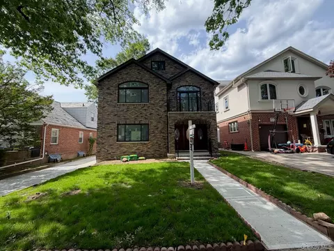 14729 70th Ave, Flushing, NY 11367